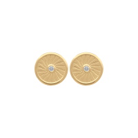 Boucles d'oreilles puces rondes avec motifs de rayons en plaqué or jaune 18 carats serties d'un oxyde de zirconium blanc.