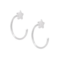 Boucles d'oreilles créoles ouvertes avec une étoile en argent 925/000 rhodié.