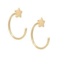 Boucles d'oreilles créoles ouvertes avec une étoile en plaqué or jaune 18 carats.