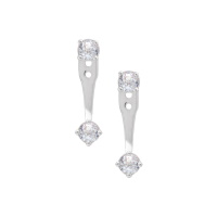 Boucles d'oreilles pendantes en argent 925/000 rhodié serties de deux oxydes de zirconium blancs.