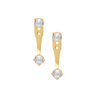 Boucles d'oreilles pendantes en plaqué or jaune 18 carats serties de deux oxydes de zirconium blancs.