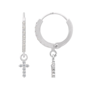 Boucles d'oreilles créoles en argent 925 rhodié pavées d'oxydes de zirconium blancs avec un pendant en forme de croix serti d'oxydes de zirconium blancs.