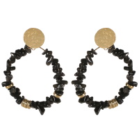Boucles d'oreilles pendantes composées d'une pastille ronde martelée en acier doré et d'un cercle surmonté de perles cylindriques en acier doré et de perles en véritable pierre d'agate noire.