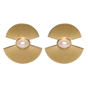 Boucles d'oreilles pendantes en acier doré surmontées d'un cabochon en perle d'imitation.