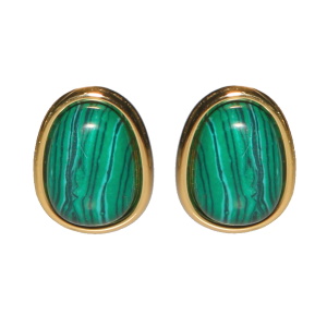 Boucles d'oreilles pendantes en acier doré serties clos d'une véritable pierre malachite.