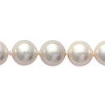 Collier de perles avec fermoir en plaqué or. Perles d'imitation de Majorque.