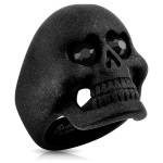 Bague tête de mort en acier chirurgical 316L mat noir et oxyde de zirconium.