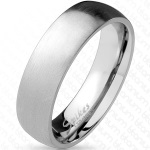 Bague en titane brossé.
