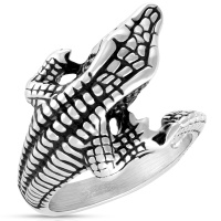 Bague en forme d'alligator en acier argenté.