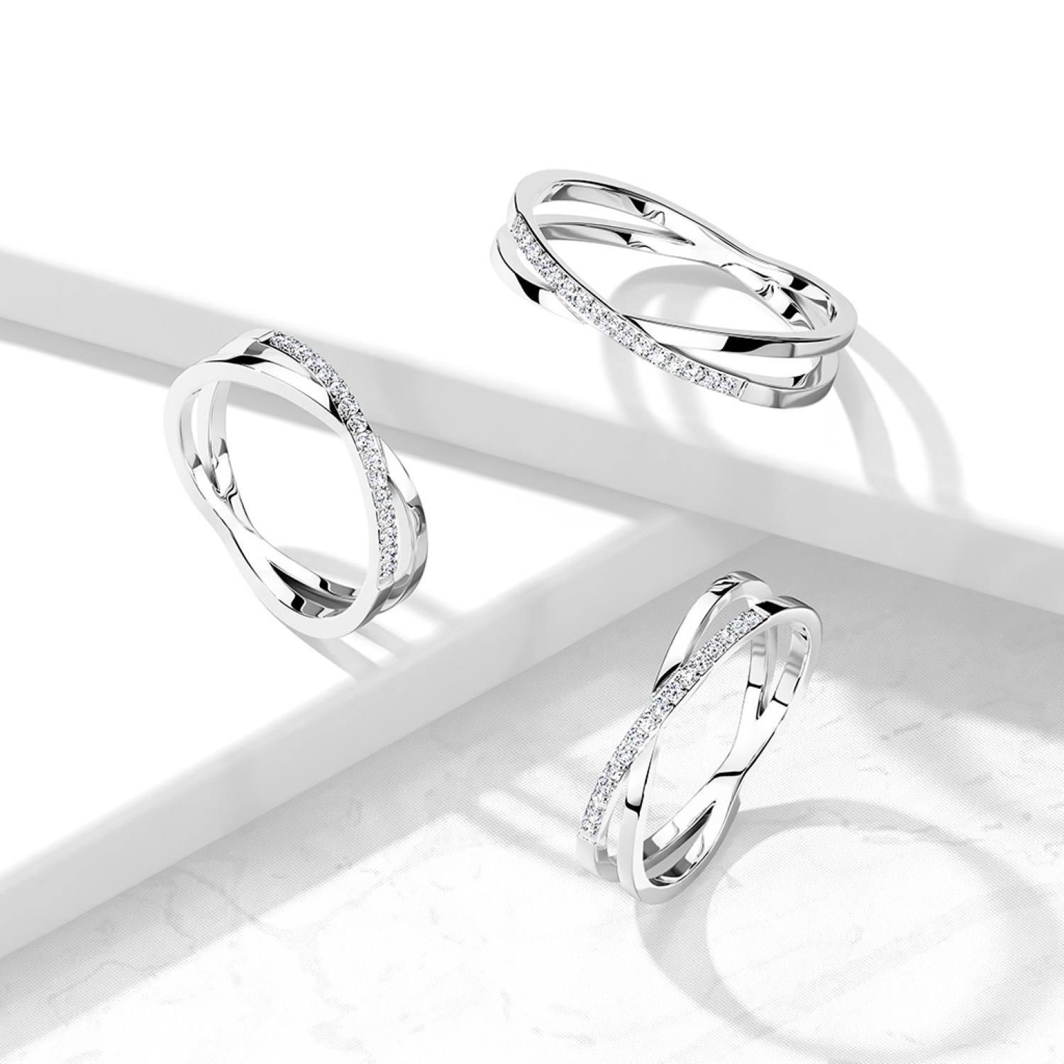 Bague double anneaux en acier argenté pavée en partie d'oxydes de zirconium blancs. Strass  Adolescent Adulte Femme Fille Indémodable 