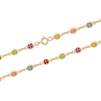 Bracelet chaîne cheville composé d'une chaîne en plaqué or jaune 18 carats et de perles ajourées en forme de trèfle à quatre feuilles incrustées de cristaux multicolores.