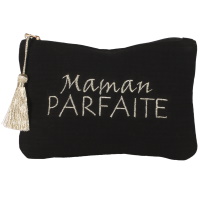 Sac pochette 100 % coton et 100 % polyester de couleur noir avec l'inscription Maman parfaite en fil doré. Fermoir zip en métal doré avec un pompon de fils dorés.