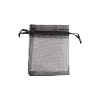 Pochette cadeau en tissu organza de couleur noire.