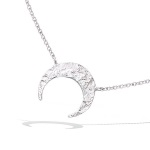 Collier avec pendentif croissant de lune martelé en argent 925/000 rhodié.