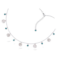 Collier composé d'une chaîne et de pastilles rondes martelées en argent 925/000 rhodié et pampilles rondes en pierre de couleur turquoise. Fermoir mousqueton avec 4 cm de rallonge.