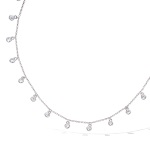 Collier ras de cou en argent 925/000 rhodié avec petites pampilles en oxydes de zirconium sertis clos.