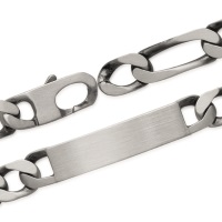 Bracelet identité en argent 925/000 vieilli. Maille gourmette. Absolument indémodables, Les gourmettes personnalisables sont idéales à offrir aux adultes comme aux adolescent.e.s. Ce modèle est généralement considéré comme plutôt masculin, Mais peut bien entendu être porté par toutes et tous !