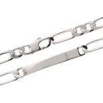 Bracelet identité en argent 925/000 poli miroir.  Absolument indémodables, Les gourmettes personnalisables sont idéales à offrir aux adultes comme aux adolescent.e.s.  Ce modèle est généralement considéré comme plutôt féminin, Mais peut bien entendu être porté par toutes et tous !