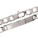 Bracelet identité argent 925/000 poli miroir.  Absolument indémodables, Les gourmettes personnalisables sont idéales à offrir aux adultes comme aux adolescent.e.s.  Ce modèle est généralement considéré comme plutôt masculin, Mais peut bien entendu être porté par toutes et tous !