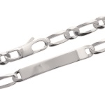 Bracelet gourmette en argent 925/000.  Absolument indémodables, Les gourmettes personnalisables sont idéales à offrir aux adultes comme aux adolescent.e.s.  Ce modèle est généralement considéré comme plutôt féminin, Mais peut bien entendu être porté par toutes et tous !