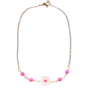 Bracelet chaîne de cheville composé d'une chaîne en acier doré, de perles rose et d'une fleur en nacre et émail. Fermoir mousqueton avec 4 cm de rallonge.