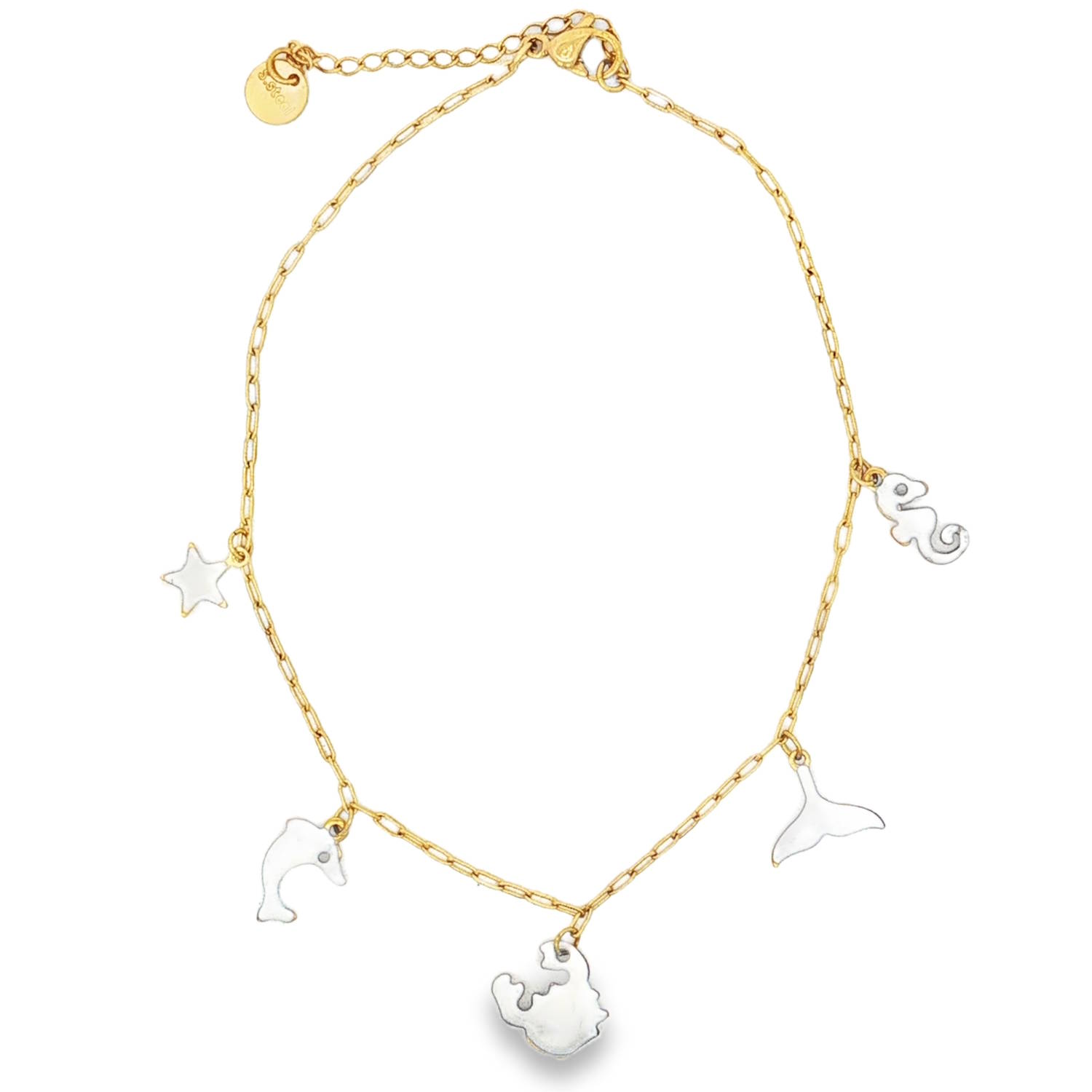 Apportez une touche de fraîcheur marine et d'exotisme à vos tenues estivales avec ce magnifique bracelet de cheville en acier. Conçu pour résister à vos aventures ensoleillées, il habillera délicatement votre cheville d'un éclat doré et de nuances blanches.<br/>La chaîne à maillons fins et allongés est rythmée par 5 charms suspendus en émail blanc : Une étoile de mer, un dauphin joueur, un crabe rigolo, une queue de baleine et un charmant hippocampe.<br/>Doté d'un fermoir mousqueton sécurisé et d'une chaînette d'extension, il s'ajuste facilement à toutes les morphologies de chevilles. Cheville Dauphin Etoile Hippocampe Adolescent Adulte Animaux Eté Femme Fille Nature Printemps Apportez une touche de fraîcheur marine et d'exotisme à vos tenues estivales avec ce magnifique bracelet de cheville en acier. Conçu pour résister à vos aventures ensoleillées, il habillera délicatement votre cheville d'un éclat doré et de nuances blanches.<br/>La chaîne à maillons fins et allongés est rythmée par 5 charms suspendus en émail blanc : Une étoile de mer, un dauphin joueur, un crabe rigolo, une queue de baleine et un charmant hippocampe.<br/>Doté d'un fermoir mousqueton sécurisé et d'une chaînette d'extension, il s'ajuste facilement à toutes les morphologies de chevilles. Cheville Dauphin Etoile Hippocampe Adolescent Adulte Animaux Eté Femme Fille Nature Printemps