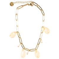 Bracelet chaîne de cheville composé d'une chaîne en acier doré avec pampilles de perles de couleur blanche et de 4 coquillages cauris. Fermoir mousqueton avec 3 cm de rallonge.