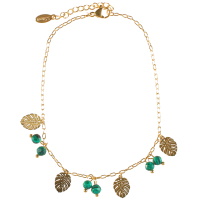 Bracelet chaîne de cheville composé d'une chaîne et de pampilles feuilles philodendron en acier doré et de pampilles perles d'imitation malachite. Fermoir mousqueton avec 3 cm de rallonge.