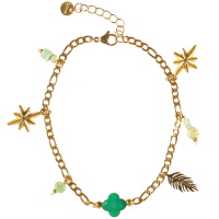 Bracelet chaîne de cheville composé d'une chaîne et de pampilles feuilles et étoiles en acier doré, une pierre en forme de croix de couleur verte et de pampilles perles cylindriques en caoutchouc et perles de couleur verte. Fermoir mousqueton avec 4 cm de rallonge.