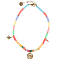 Bracelet chaîne de cheville composé de perles heishi en caoutchouc, de perles multicolores, d'un pendentif rond martelé avec une étoile et d'un pendant étoile sertie d'un strass. Fermoir mousqueton avec 3 cm de rallonge.