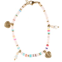 Bracelet chaîne de cheville composé de perles cylindriques et pampilles cœurs en acier doré, de perles cylindriques en caoutchouc et des perles de couleur blanche. Fermoir mousqueton avec 3 cm de rallonge.