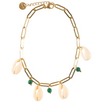 Bracelet chaîne de cheville composé d'une chaîne en acier doré, de pampilles perles d'imitation malachite et de coquillages cauris. Fermoir mousqueton en acier doré avec 3 cm de rallonge.
