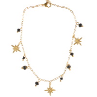 Bracelet chaîne de cheville composé d'une chaîne en acier doré, de pampilles de perles de couleur noire et 3 pendants étoiles en acier doré. Fermoir mousqueton avec 3 cm de rallonge.