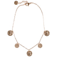 Bracelet chaîne de cheville composé d'une chaîne avec pendants en forme de pièces de monnaie et de pastilles martelées en acier rosé. Fermoir mousqueton avec 3 cm de rallonge. 