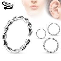 Piercing anneau en acier chirurgical 316L argenté.