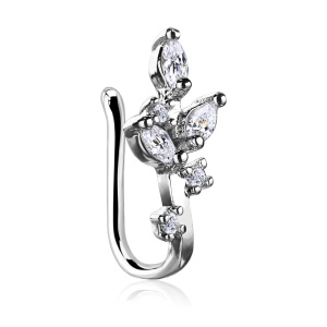 Piercing clip pour nez en métal argenté avec une marquise sertie d'oxydes de zirconium blancs.