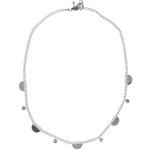 Bracelet de cheville composé d'une chaîne avec des demi pastilles rondes en acier argenté et de quatre strass sertis clos. Fermoir mousqueton avec 5 cm de rallonge.