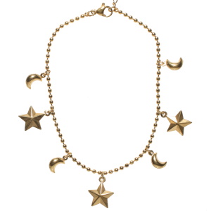 Bracelet chaîne de cheville composé d'une chaîne boules avec pendants en forme d'étoiles et de croissants de lune en acier doré. Fermoir mousqueton avec 5 cm de rallonge.