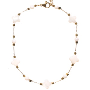 Bracelet de cheville composé d'une chaîne en acier doré et de perles de nacre et de trèfles à quatre feuilles en nacre. Fermoir mousqueton avec 4 cm de rallonge.