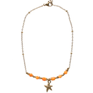 Bracelet chaîne de cheville composé d'une chaîne avec un pendant en forme d'étoile de mer en acier doré et de perles oranges. Fermoir mousqueton avec 5 cm de rallonge.