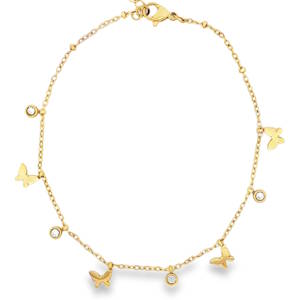 Succombez au charme poétique de cette magnifique chaîne de cheville en acier inoxydable doré. À la fois délicat et tendance, ce bijou habillera élégamment votre cheville pour la saison estivale. La fine maille forçat est sublimée par une alternance de charms suspendus qui apportent du mouvement et de l'éclat. Quatre breloques en forme de papillons aux finitions lisses et épurées, symboles de légèreté et de féminité. Quatre cristaux scintillants sertis clos, parfaits pour capter la lumière à chacun de vos pas. Dotée d'un fermoir mousqueton sécurisé et d'une chaînette d'extension, elle s'adapte idéalement à toutes les morphologies de chevilles.