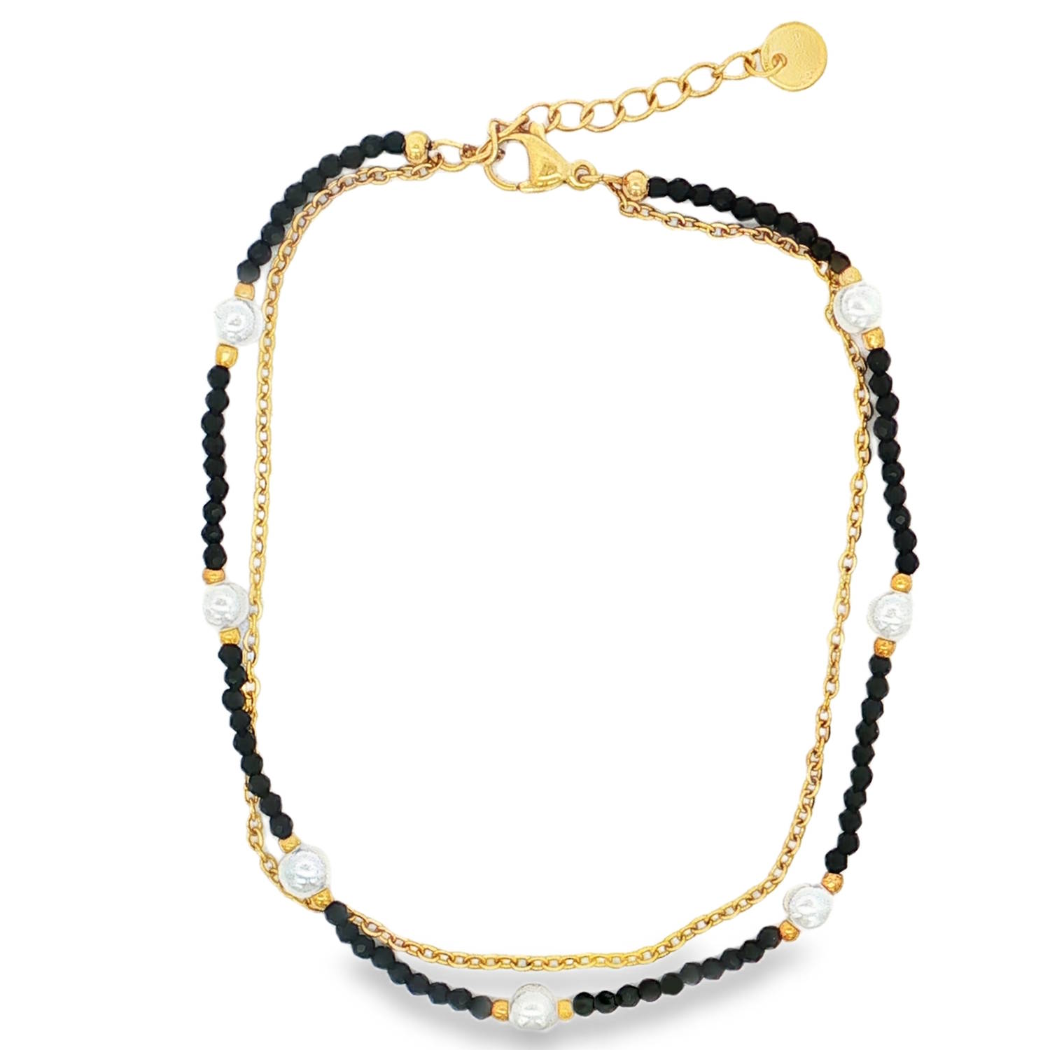 Cette magnifique chaîne de cheville double rang apporte une touche de fraîcheur et d'élégance estivale à votre style. Conçue pour épouser délicatement la cheville, elle combine la durabilité de l'acier et le charme intemporel des perles pour un look à la fois bohème et raffiné.<br/>Le bijou se compose de deux chaînes superposées qui créent un effet de superposition parfait.<br/>Une fine chaîne en maille forçat dorée, épurée et lumineuse.<br/>Un enchaînement de petites perles facettées noires, intercalées de perles blanches plus imposantes à l'aspect marbré ou nacré, encadrées par de petites billes dorées.<br/>Dotée d'un fermoir mousqueton sécurisé et d'une chaînette d'extension, elle s'adapte idéalement à toutes les morphologies de chevilles. Cheville Multirangs Perle Adolescent Femme Fille Indémodable Printemps Cette magnifique chaîne de cheville double rang apporte une touche de fraîcheur et d'élégance estivale à votre style. Conçue pour épouser délicatement la cheville, elle combine la durabilité de l'acier et le charme intemporel des perles pour un look à la fois bohème et raffiné.<br/>Le bijou se compose de deux chaînes superposées qui créent un effet de superposition parfait.<br/>Une fine chaîne en maille forçat dorée, épurée et lumineuse.<br/>Un enchaînement de petites perles facettées noires, intercalées de perles blanches plus imposantes à l'aspect marbré ou nacré, encadrées par de petites billes dorées.<br/>Dotée d'un fermoir mousqueton sécurisé et d'une chaînette d'extension, elle s'adapte idéalement à toutes les morphologies de chevilles. Cheville Multirangs Perle Adolescent Femme Fille Indémodable Printemps
