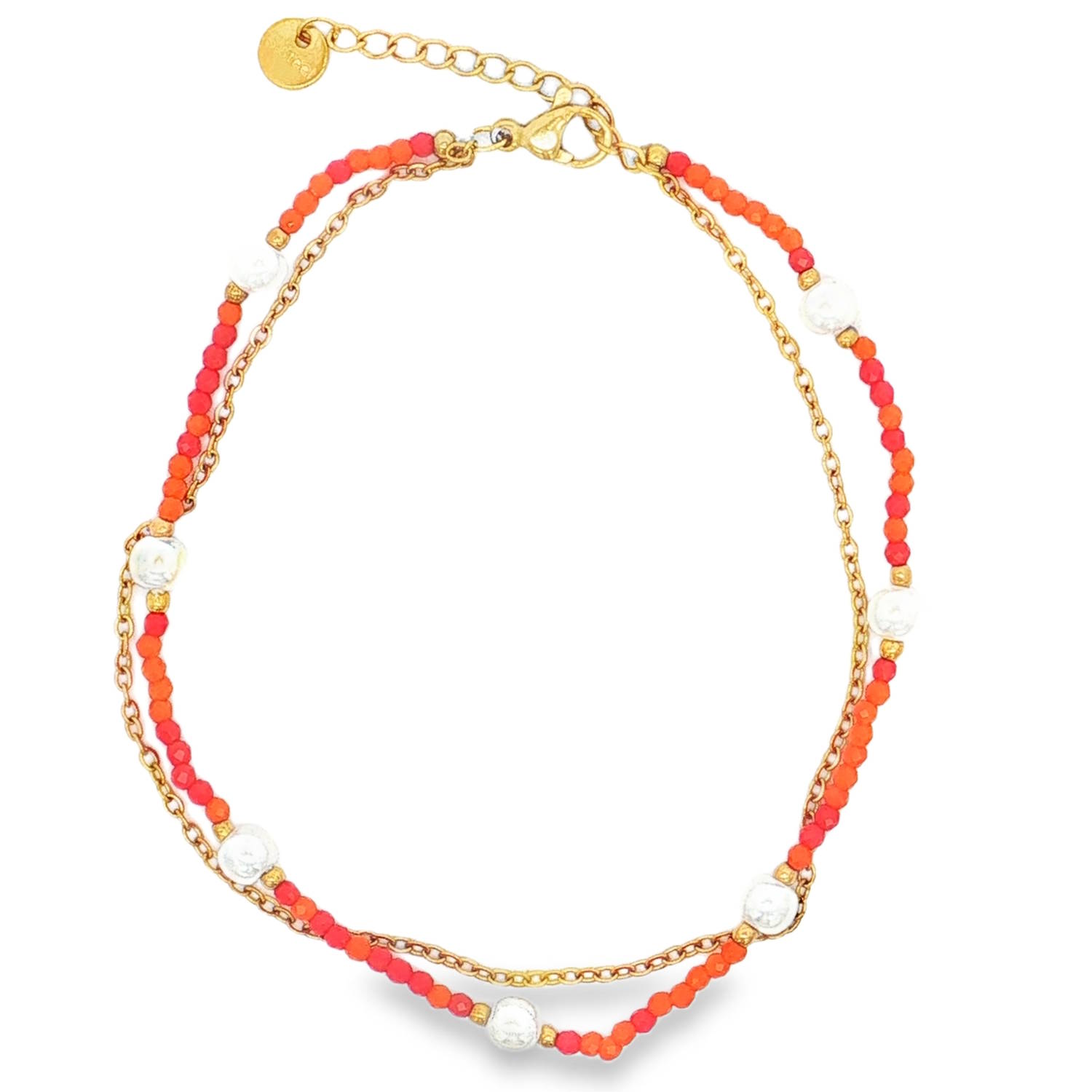 Cette magnifique chaîne de cheville double rang apporte une touche de fraîcheur et d'élégance estivale à votre style. Conçue pour épouser délicatement la cheville, elle combine la durabilité de l'acier et le charme intemporel des perles pour un look à la fois bohème et raffiné.<br/>Le bijou se compose de deux chaînes superposées qui créent un effet de superposition parfait.<br/>Une fine chaîne en maille forçat dorée, épurée et lumineuse.<br/>Un enchaînement de petites perles facettées oranges, intercalées de perles blanches plus imposantes à l'aspect marbré ou nacré, encadrées par de petites billes dorées.<br/>Dotée d'un fermoir mousqueton sécurisé et d'une chaînette d'extension, elle s'adapte idéalement à toutes les morphologies de chevilles. Cheville Multirangs Perle Adolescent Adulte Eté Femme Fille Indémodable Printemps Cette magnifique chaîne de cheville double rang apporte une touche de fraîcheur et d'élégance estivale à votre style. Conçue pour épouser délicatement la cheville, elle combine la durabilité de l'acier et le charme intemporel des perles pour un look à la fois bohème et raffiné.<br/>Le bijou se compose de deux chaînes superposées qui créent un effet de superposition parfait.<br/>Une fine chaîne en maille forçat dorée, épurée et lumineuse.<br/>Un enchaînement de petites perles facettées oranges, intercalées de perles blanches plus imposantes à l'aspect marbré ou nacré, encadrées par de petites billes dorées.<br/>Dotée d'un fermoir mousqueton sécurisé et d'une chaînette d'extension, elle s'adapte idéalement à toutes les morphologies de chevilles. Cheville Multirangs Perle Adolescent Adulte Eté Femme Fille Indémodable Printemps