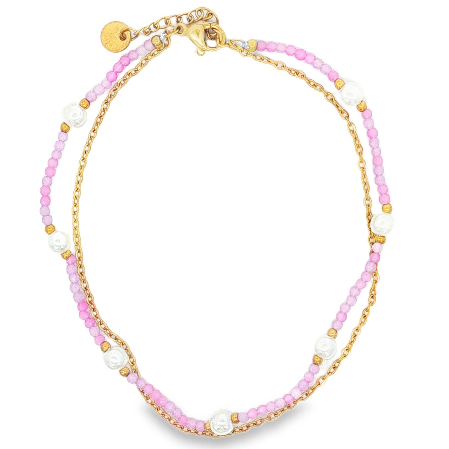 Cette magnifique chaîne de cheville double rang apporte une touche de fraîcheur et d'élégance estivale à votre style. Conçue pour épouser délicatement la cheville, elle combine la durabilité de l'acier et le charme intemporel des perles pour un look à la fois bohème et raffiné.<br/>Le bijou se compose de deux chaînes superposées qui créent un effet de superposition parfait.<br/>Une fine chaîne en maille forçat dorée, épurée et lumineuse.<br/>Un enchaînement de petites perles facettées rose violet, intercalées de perles blanches plus imposantes à l'aspect marbré ou nacré, encadrées par de petites billes dorées.<br/>Dotée d'un fermoir mousqueton sécurisé et d'une chaînette d'extension, elle s'adapte idéalement à toutes les morphologies de chevilles. Cheville Multirangs Perle Adolescent Adulte Eté Femme Fille Indémodable Printemps Cette magnifique chaîne de cheville double rang apporte une touche de fraîcheur et d'élégance estivale à votre style. Conçue pour épouser délicatement la cheville, elle combine la durabilité de l'acier et le charme intemporel des perles pour un look à la fois bohème et raffiné.<br/>Le bijou se compose de deux chaînes superposées qui créent un effet de superposition parfait.<br/>Une fine chaîne en maille forçat dorée, épurée et lumineuse.<br/>Un enchaînement de petites perles facettées rose violet, intercalées de perles blanches plus imposantes à l'aspect marbré ou nacré, encadrées par de petites billes dorées.<br/>Dotée d'un fermoir mousqueton sécurisé et d'une chaînette d'extension, elle s'adapte idéalement à toutes les morphologies de chevilles. Cheville Multirangs Perle Adolescent Adulte Eté Femme Fille Indémodable Printemps