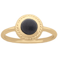 Bague en plaqué or jaune 18 carats surmontée d'une véritable pierre d'agate noire sertie clos. L'agate représente l'équilibre et l'harmonie. Elle est symbole de force et de soutien dans les moments difficiles en recentrant les énergies. Pierre d'ancrage à la terre, elle aide à disperser les énergies négatives et confère stabilité et confiance de soi.