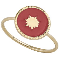 Bague en plaqué or jaune 18 carats surmontée d'une pastille ronde pavée d'émail de couleur rouge et une étoile en plaqué or jaune 18 carats.