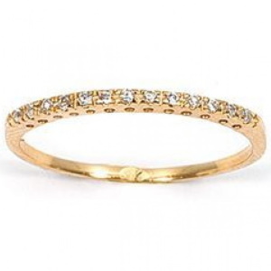Bague en plaqué or jaune 18 carats sertie d'oxydes de zirconium blancs.