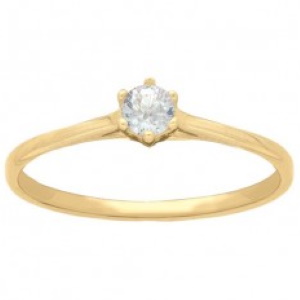 Bague en plaqué or jaune 18 carats surmontée d'un oxyde de zirconium blanc serti 6 griffes.