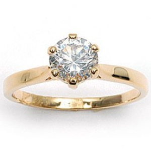 Bague en plaqué or jaune 18 carats sertie griffes d'un oxyde de zirconium blanc.