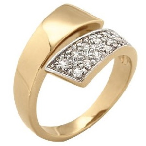 Bague ouverte en plaqué or jaune 18 carats sertie d'oxydes de zirconium blancs.